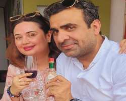 Shalini Kapoor consuming alcohol